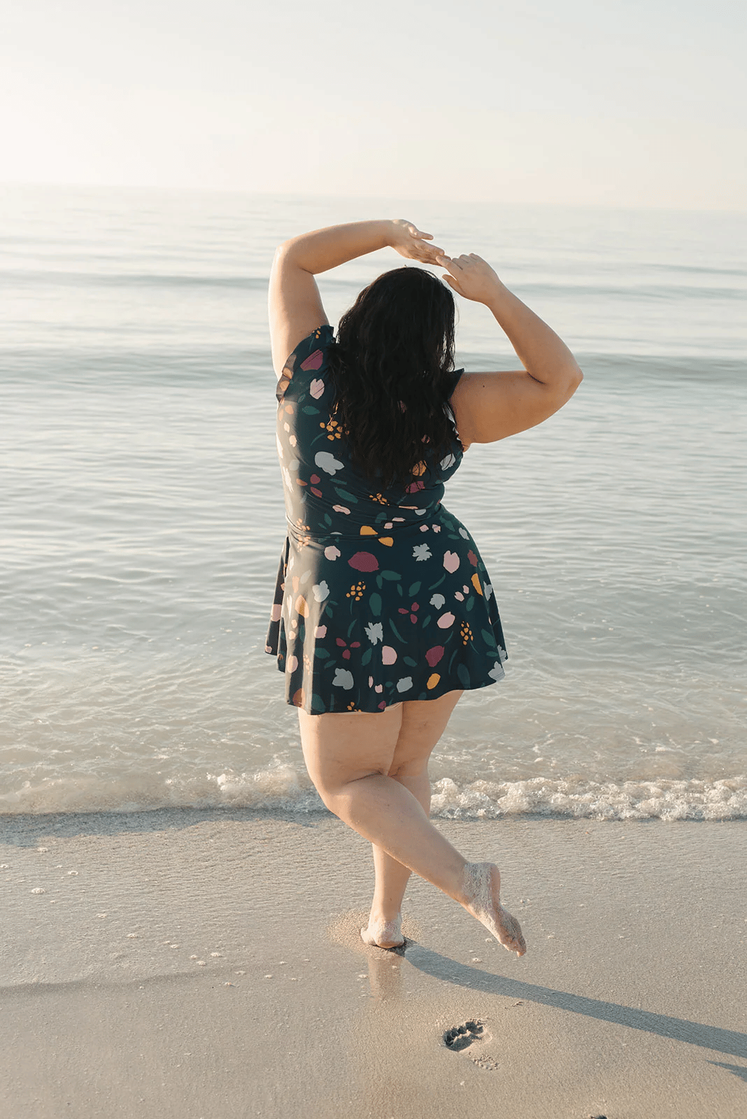 Andrea – Costum de baie cu volane și suport pentru bust