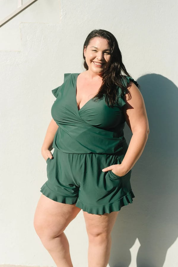 Andrea – Costum de baie cu volane și suport pentru bust