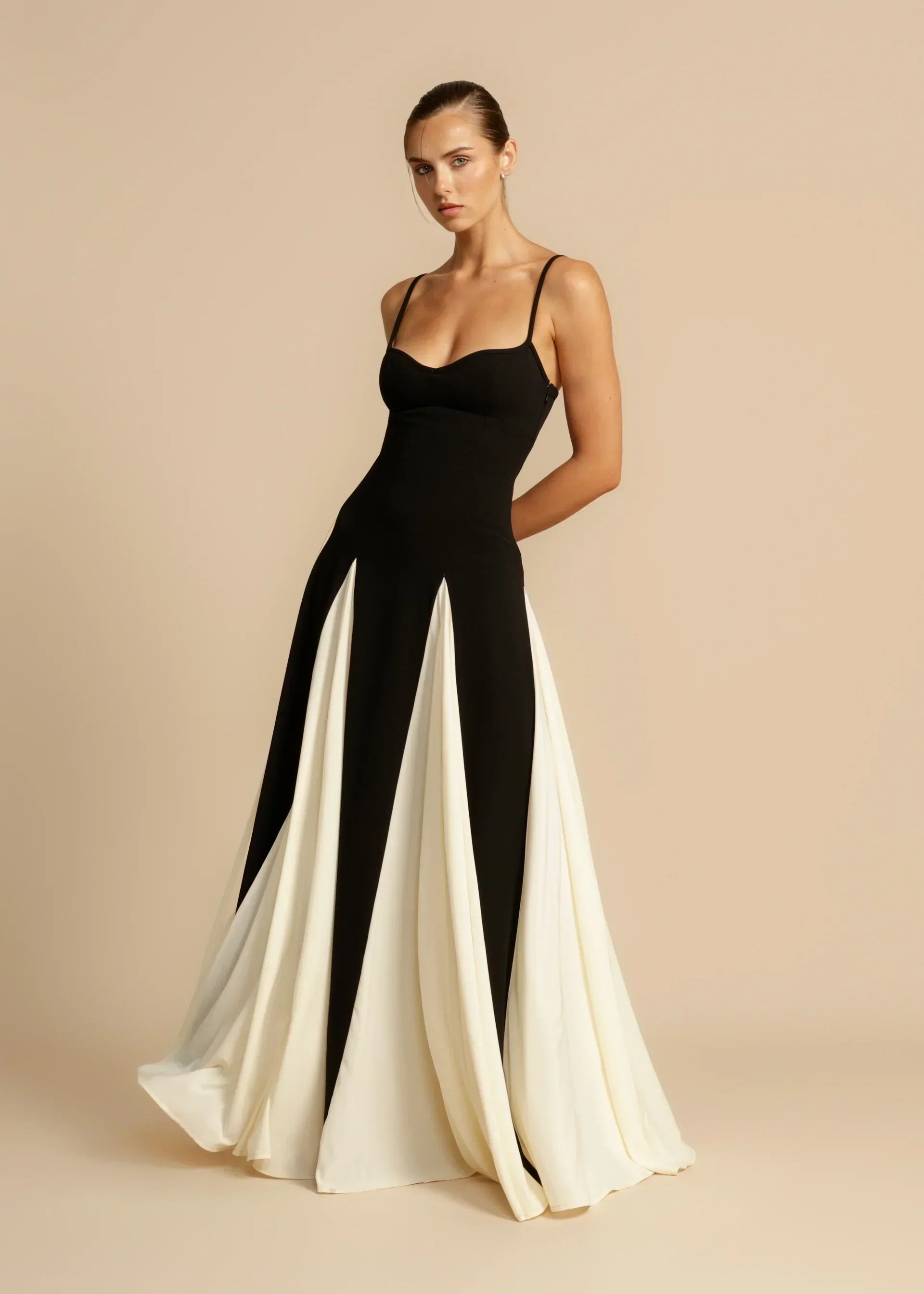 Sunly™ | Rochie Neagră & Albă
