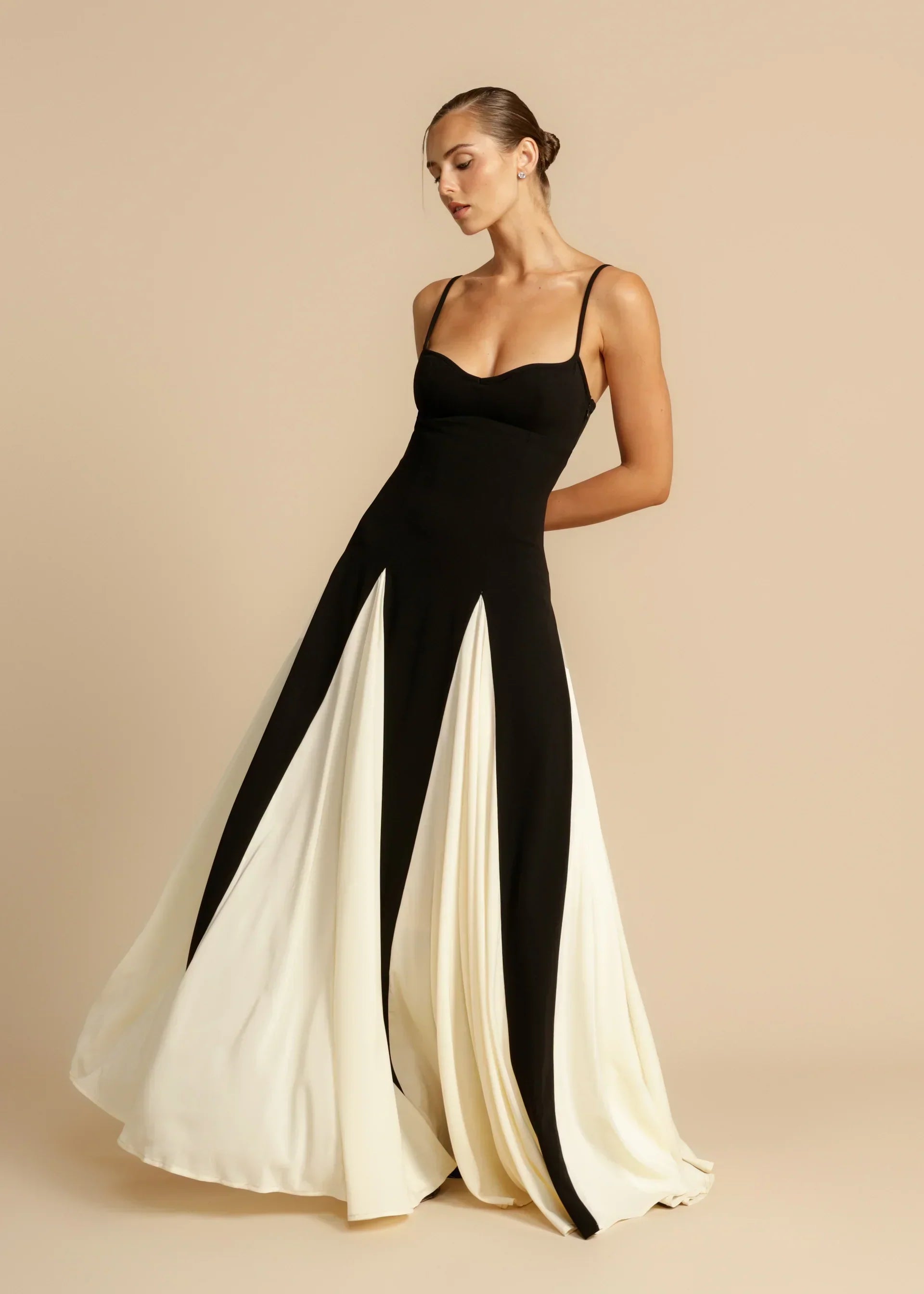 Sunly™ | Rochie Neagră & Albă