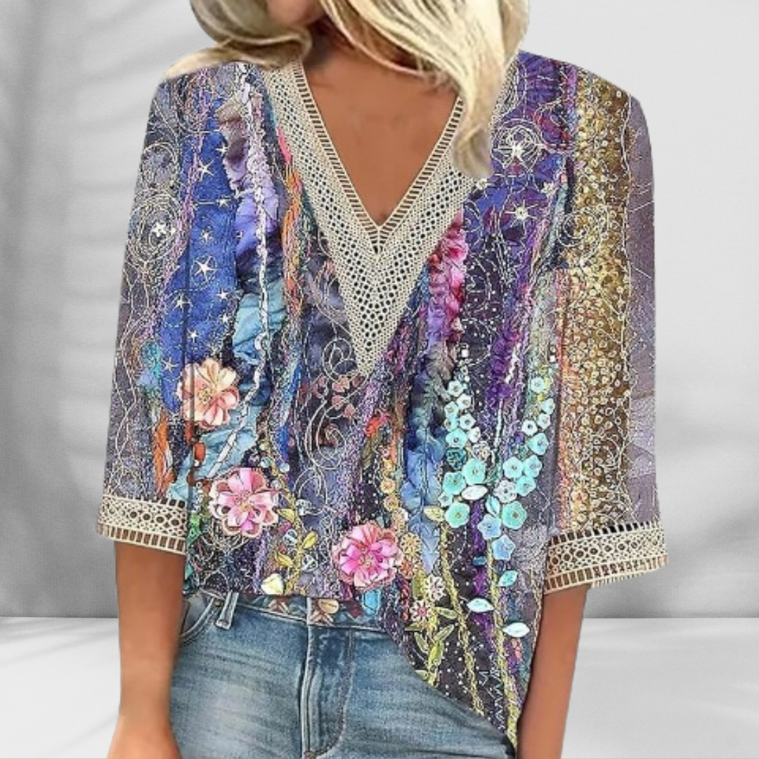 Elira – Bluză Boho Florală Cu Accente Croșetate